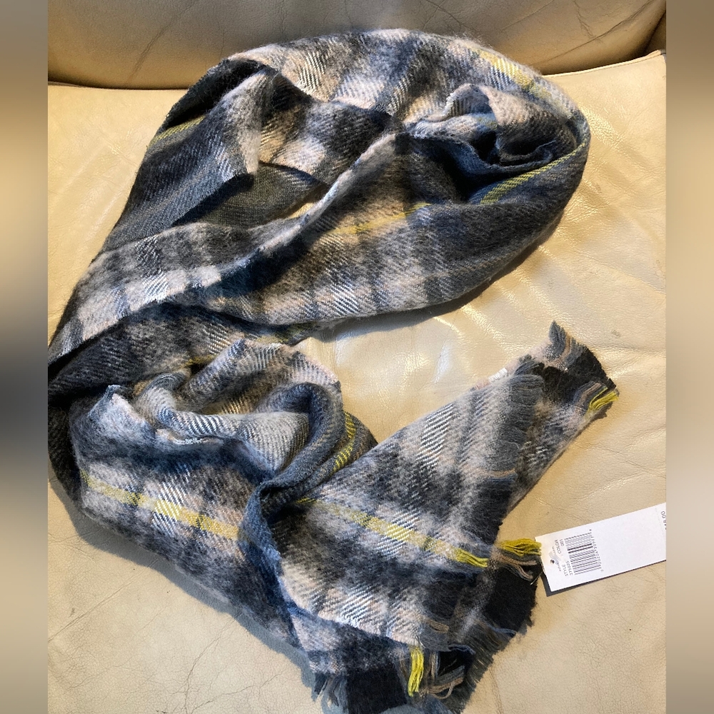 New With Tags: Gray Echo Design Scarf